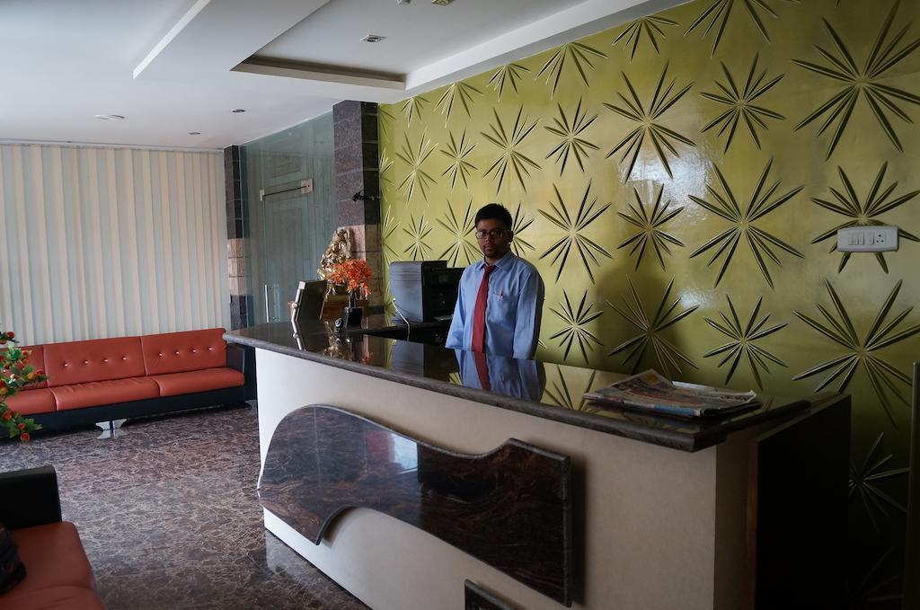 Collection O Hotel Highway Palace Guwahati Exterior foto