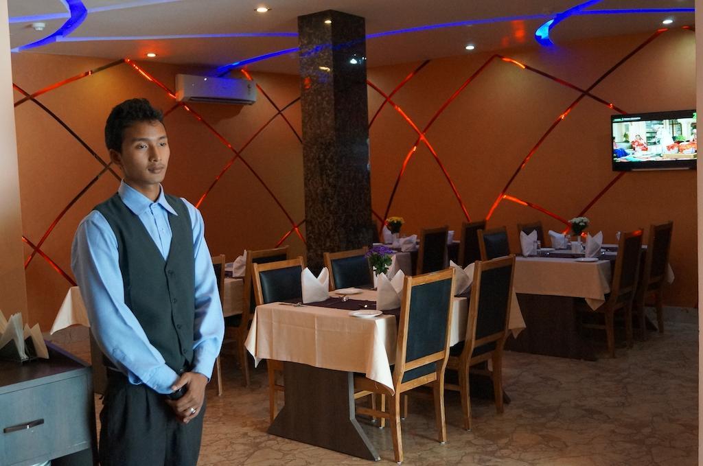 Collection O Hotel Highway Palace Guwahati Exterior foto