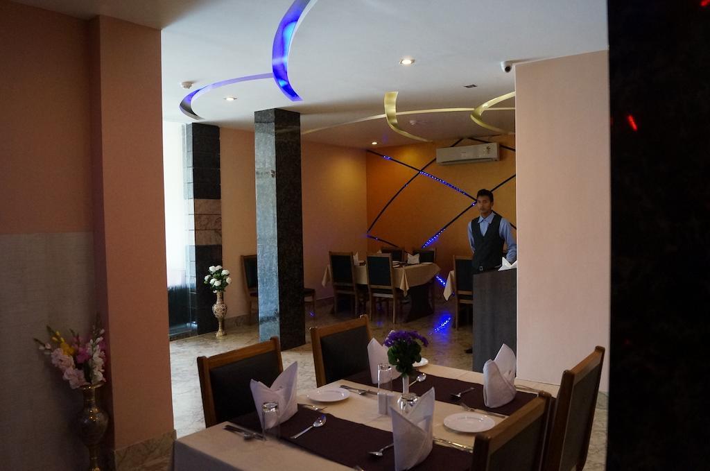 Collection O Hotel Highway Palace Guwahati Exterior foto