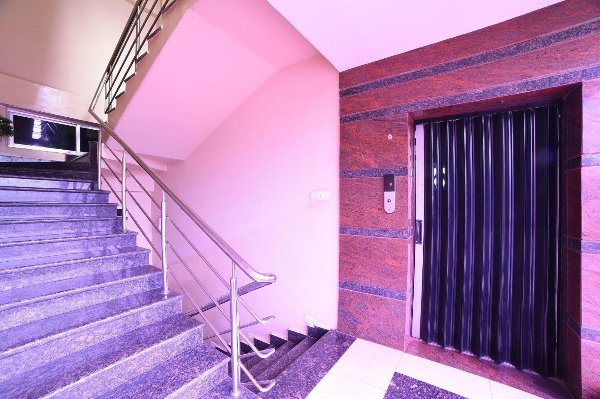 Collection O Hotel Highway Palace Guwahati Exterior foto