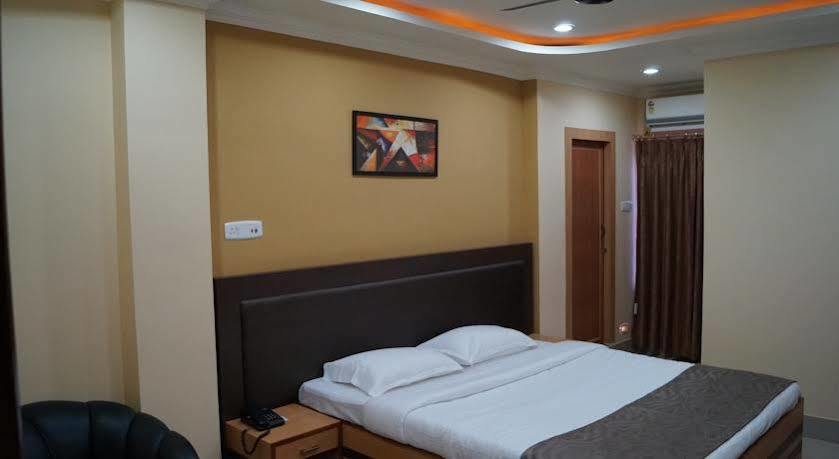 Collection O Hotel Highway Palace Guwahati Exterior foto
